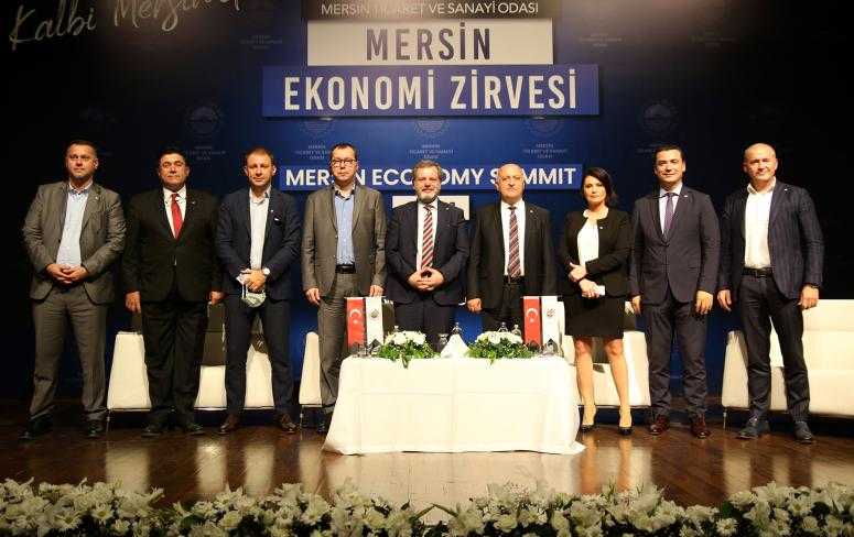 EKONOMİ ZİRVESİ İŞ DÜNYASINA IŞIK TUTTU