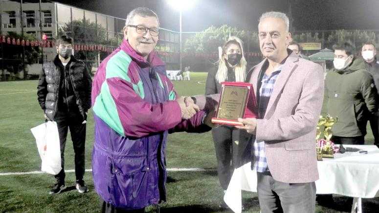 KUPALAR VE MADALYALAR SAHİPLERİNİ BULDU